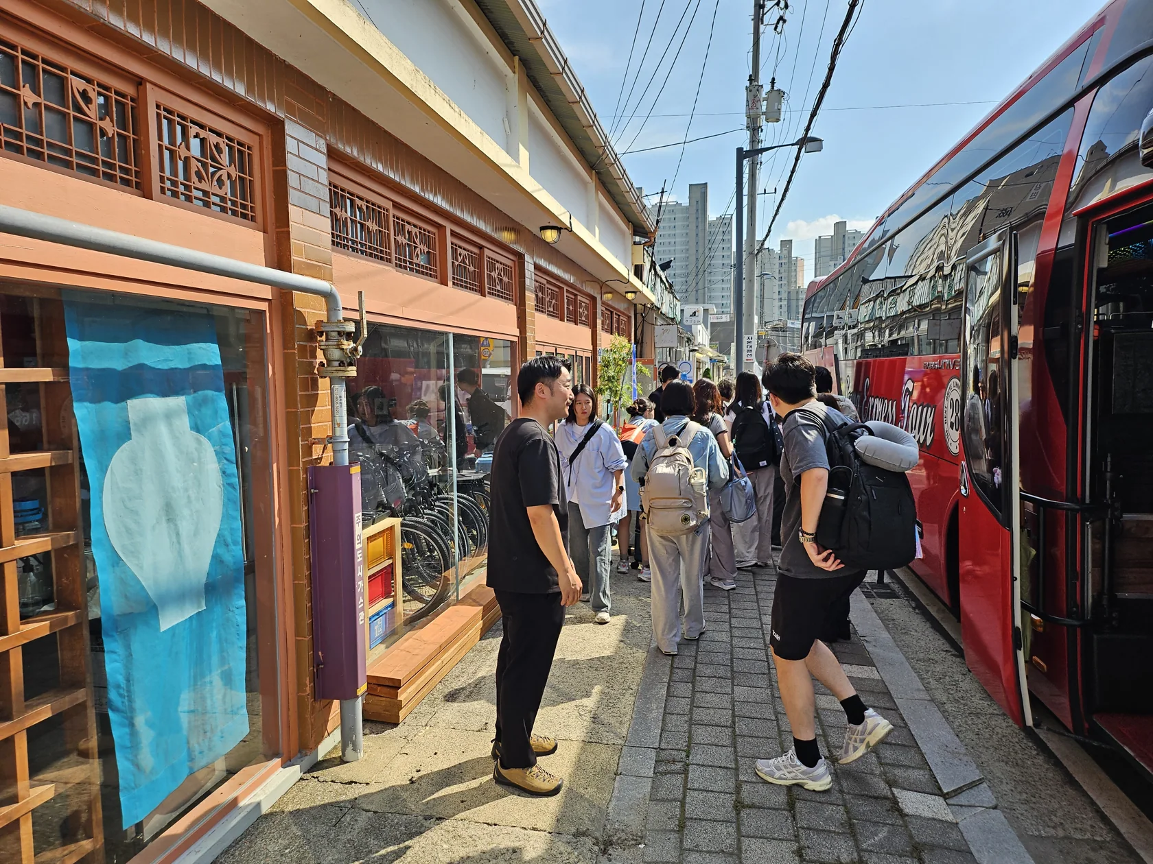 Young visitors from Taiwan take their first steps in Buyeo.